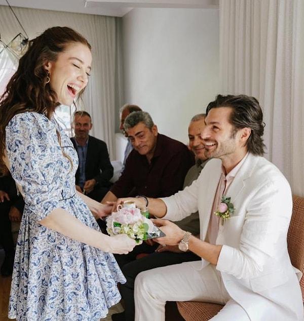 Serkan Çayoğlu, 2021 yılında gittikleri ABD tatilinde sevgilisi Özge Gürel'e evlenme teklifi etmiş ve 'Evet!' yanıtını almıştı.