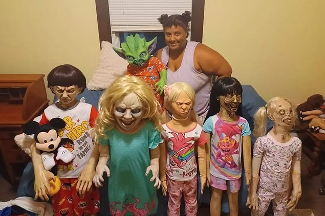 Felicity'nin zombi oyuncak bebek eşi Kelly ile yaşları 3 ila 10 arasında olan altı tane çocuğu var. Hepsi birlikte yaşıyorlar.