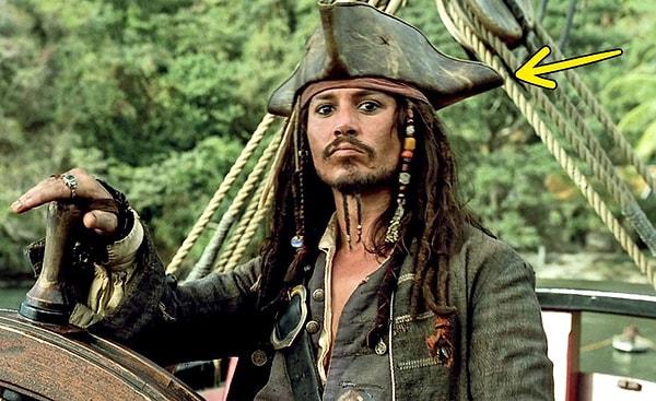 5. Jack Sparrow'un şapkası kauçuktan yapılmıştır.