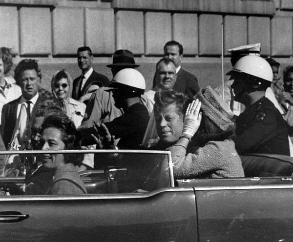 11. John F. Kennedy vurulmadan yaklaşık bir dakika önce - 22 Kasım 1963:
