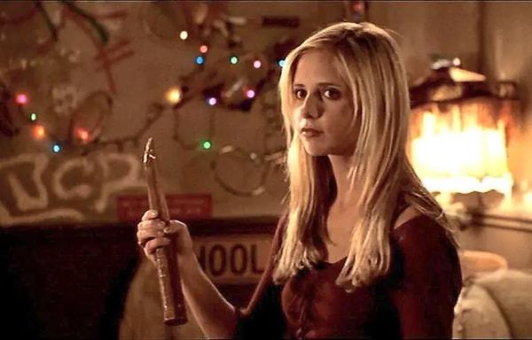 10. 'Buffy the Vampire Slayer' dizisi Buffy'nin ölümü ile bitmeliydi.
