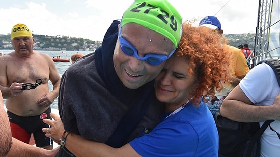 Türkiye'nin İlk Engelli Belediye Başkanı Boğaz'ı Yüzerek Geçti!