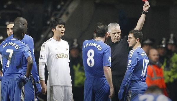Yaşanan bu olayın hemen sonrasında ise Hazard, kırmızı kart görerek 3 maç men cezasına çarptırılmıştı.