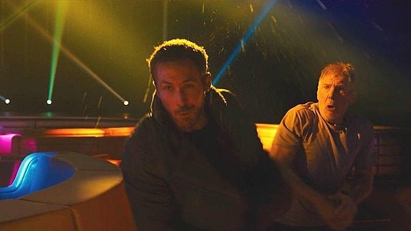 4. 'Blade Runner' filminde Harrison Ford kavga sahnesinde kazayla Ryan Gosling'e yumruk atıyor. Sonrasında Ford özür mahiyetinde Gosling'i İskoç viskisi içmeye davet ediyor.