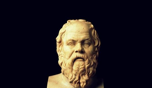 3. Sokrates'in yazılı bir belgesi bulunmamaktadır ve hakkında bilinip söylediği düşünülen her şey, Aristoteles'in notlarından öğrenilmiştir.