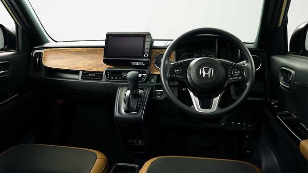 Japonya'da  Honda N-One sahibi olmak isteyen kullanıcılar 12.234 dolar, dört tekerden çekiş sistemiyle birlikte almak isteyen kullanıcılar ise 13.212 dolar ödemesi gerekiyor.