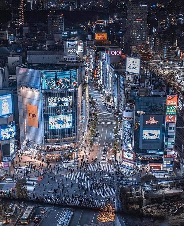 23. Dünyaca ünlü Shibuya kavşağı