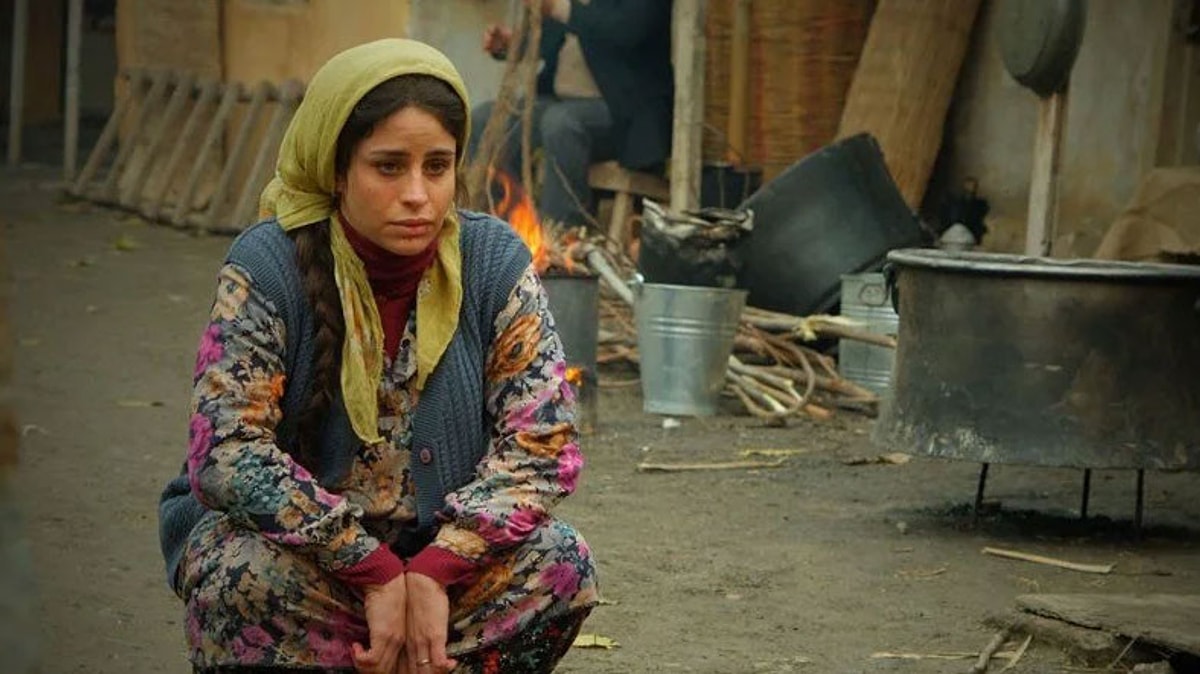 Büşra Pekin, Ayberk Pekcan, Nursel Köse'nin başrolünde yer aldığı Dilb...