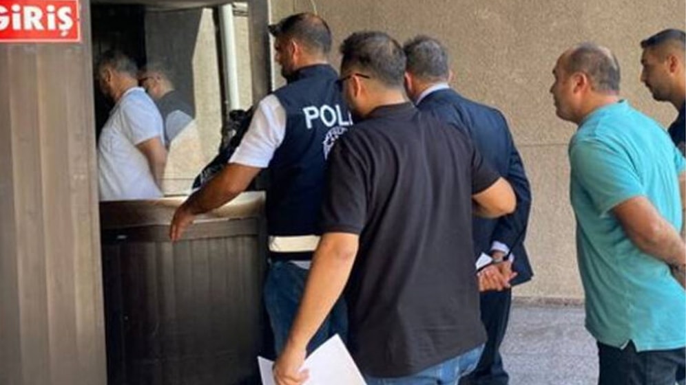Gazetecilere Ünsal Ban Tehdidi: Koridora Dizip, Fotoğraflar İçin Baskı Yaptılar!