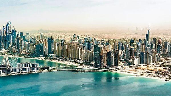 Ortadoğu’nun en zengin ülkelerinden olan Birleşik Arap Emirlikleri, birbirinden ayrı 7 farklı emirlikten oluşmaktadır. Bu emirliklerin arasında en kalabalık nüfusa sahip olan Dubai, aynı isimli başkenti ile tüm dünyaya adını duyuran bir güç haline geldi bildiğiniz gibi.