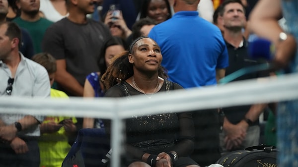 Tenis dünyasının efsane ismi Serena Williams, sabaha karşı oynadığı mücadelede mağlup olup Amerika Açık'a veda ederek kariyerini noktaladı.