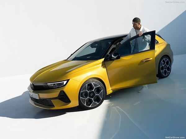 Yeni Opel Astra ülkemizde dört farklı donanım paketiyle tüketicilere sunuldu.