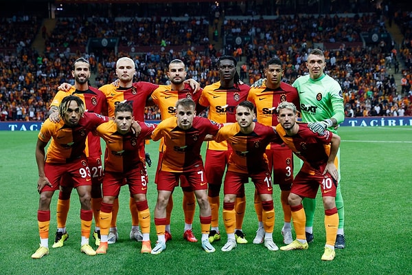 Galatasaray, 45 dakikasını 10 kişi oynadığı maçta Gaziantep kalesine 12 isabetli şut attı. Gaziantep FK, bu sezonki ilk yenilgisini aldı.