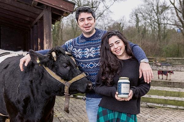 Eğitimi için Hollanda’ya giden Hande Hanım, 2014’te mezun olduktan sonra Hollanda vatandaşlığına geçti ve kardeşi Kerem Macit ile ‘Luwia’ markalı bir yoğurt üretmeye başladı.