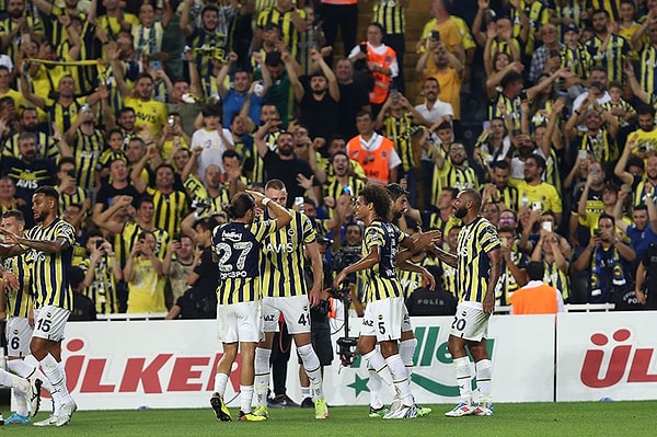 UEFA Avrupa Ligi kura çekilişi sonrasında B grubunda Dinamo Kiev ile bir kez daha eşleşen Fenerbahçe'nin taraftarlarının paylaşımları sosyal medyada gündem olmuştu.