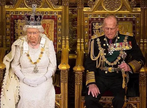 Kraliçenin masalsı bir aşk yaşadığı eşi Prens Philip, 9 Nisan 2021'de Windsor kalesinde 99 yaşında iken hayata gözlerini yummuştu.