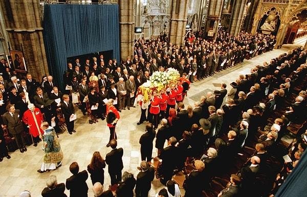 19 Eylül'de Westminster Abbey'de televizyonda gösterilecek bir cenaze töreni yapılması bekleniyor.