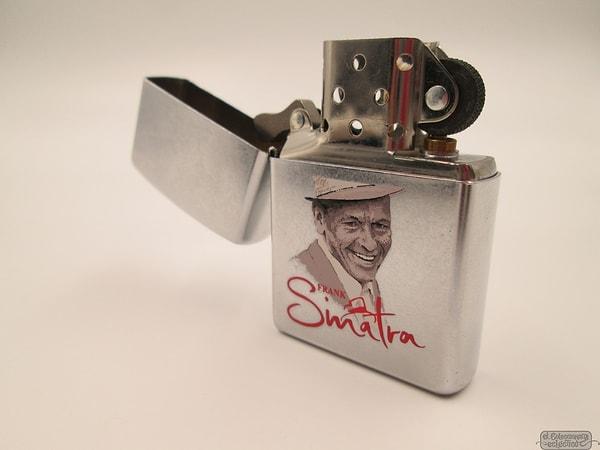 9. Frank Sinatra Zippo'nun büyük hayranıydı.