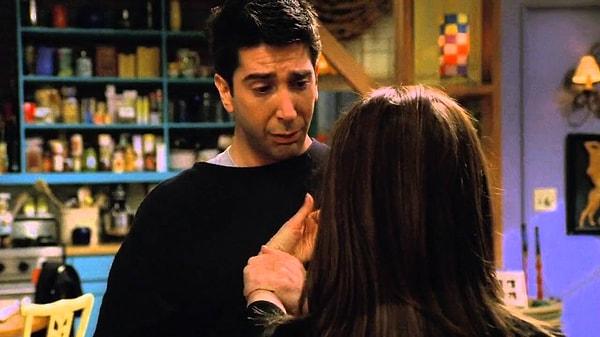 14. 'Friends' dizisinde, Ross'un kendisini aldattığını öğrenen Rachel: