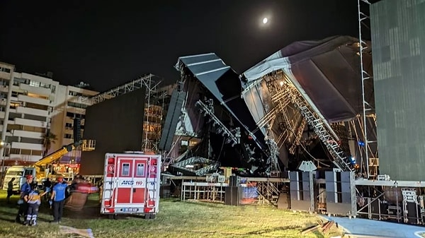 Üstelik konserden hemen önce korkunç bir olay yaşanmıştı. Hazırlanan dev sahne çökmüştü...