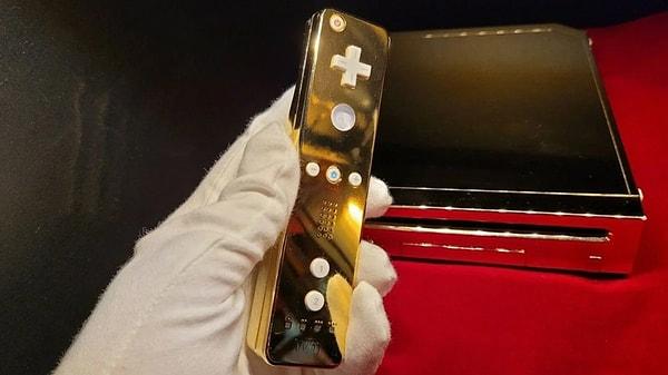 Ancak Kraliçe 2. Elizabeth için yapılmış altın kaplama Nintendo Wii ne yazık ki sarayın kapısından giremedi!