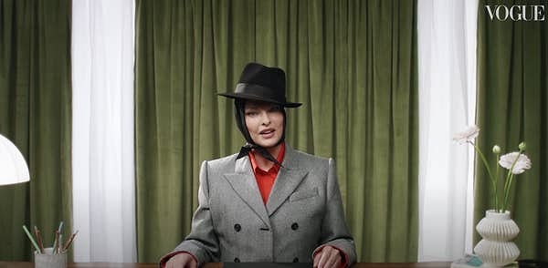 С тех пор Линда скрывала части своего лица с помощью масок и обертываний, как это можно увидеть на недавней съемке Vogue и видеосюжете: