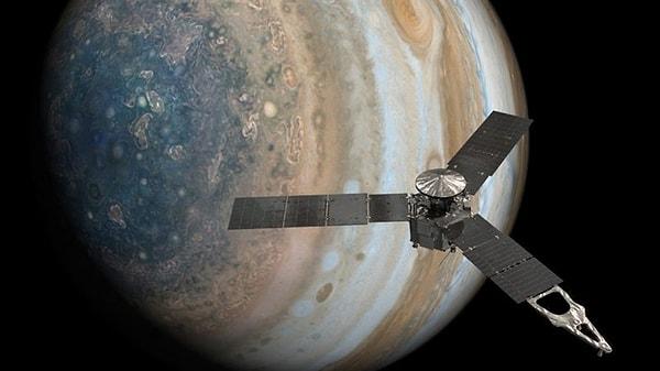 Juno'nun hedeflerinden biri, Jüpiter'in karmaşık atmosferini ve özellikle bulutlarını anlamaktır.