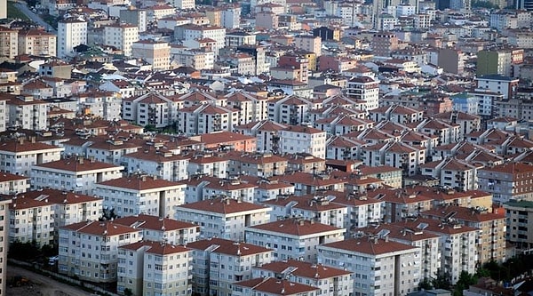 Bilgi Üniversitesi'nden Prof. Dr. Cem Başlevent, geçmişte de benzer hamlelerin yapıldığını hatırlattı ve "Çok büyük bir icraatmış gibi tanıtımı yapılıyor" dedi.