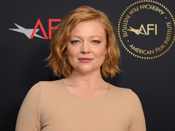 Sarah Snook'da en iyi yardımcı kadın oyuncuya aday gösterildi ancak Emmy Ödülünü alan kişi Ozark dizisindeki rolü ile Julia Garner oldu. Succession ise "En İyi Drama Dizisi" ödülünü kazandı. Görseli