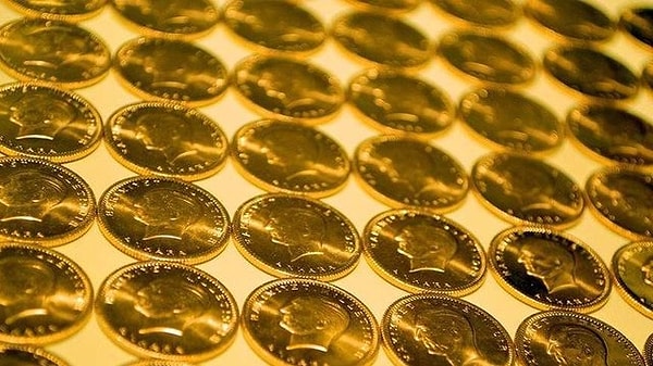 Güçlü dolar, altın fiyatını 2 yılın en düşük seviyelerinde tutmaya devam etti