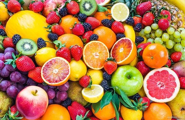 3. Şu leziz meyvelere bakınca en çok hangi renk dikkatini çekti?