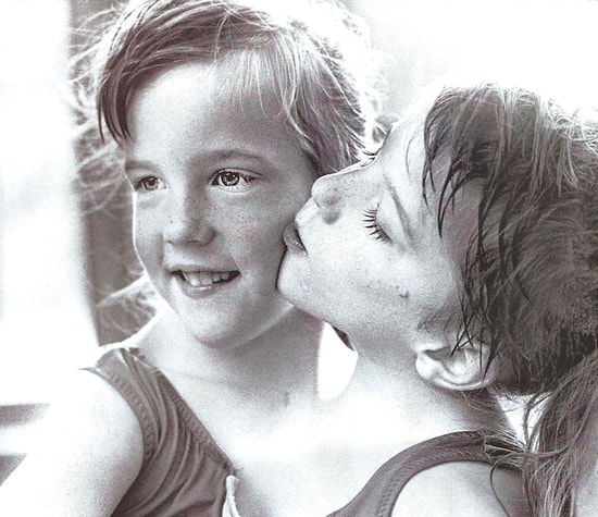 Conjoined Twins Abby & Brittany Hensel Now: Their Careers, Health, & Dating History