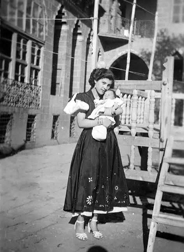 6. Anne ve çocuk, Diyarbakır, 1950.