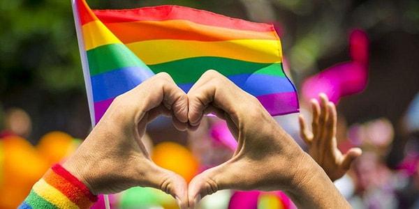 Bugün, Saraçhane'de yapılacak LGBTI+ karşıtı yürüyüş için birçok kişi Saraçhane'de toplanmaya başladı.