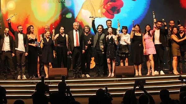 Geçtiğimiz gün Çukurova Üniversitesi Kongre Merkezi'nde 29.su düzenlenen Adana Altın Koza Film Festivali kapsamında ödül töreni düzenlendi.