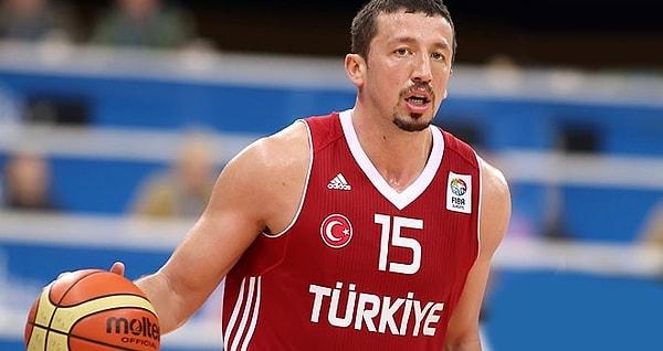 2. NBA'de en çok maçta forma giyen milli basketbolcumuz Hidayet Türkoğlu hangi takımda oynarken NBA finaline çıkmıştı?