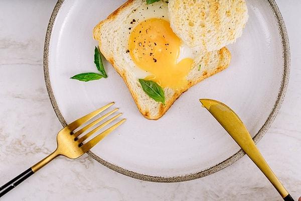 8. Öğle yemeğine kadar sizi tok tutacak lezzetli bir tarif: Poşe yumurta tarifi