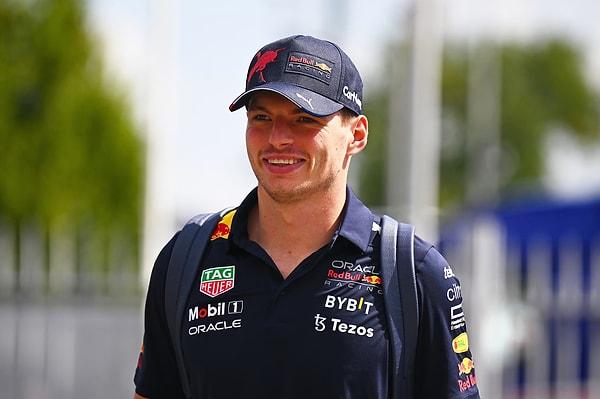 Max Verstappen'in 2028 yılına kadar Red Bull ile sözleşmesi bulunmasına rağmen çıkan haberler sosyal medyayı adeta salladı.