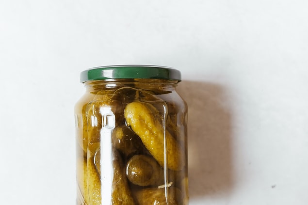 9. Turşu yaparken,tuzunu ayarlayabilmek için,içine zeytin ya da yumurta atın batmıyorsa tuz miktarı iyidir.