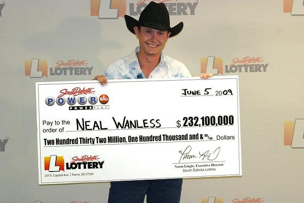 2. Batmak üzere olan çiftçi Neal Wanless 5 dolarlık biletle tam 88.5 Milyon Dolar kazandı ve çiftçiliğe devam etti.