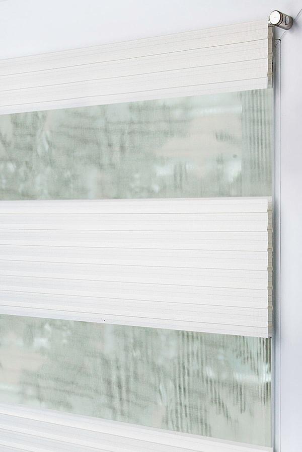 2. Pimapen kapı ve pencereler için kolaylıkla takıp kullanabileceğiniz metal rustikli krem plase zebra stor perde.