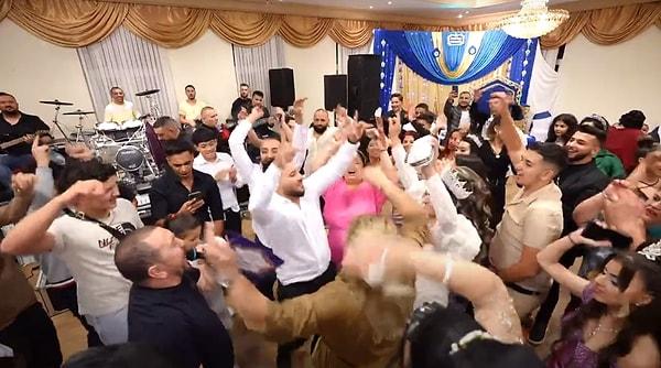 Bu videoda da görüyoruz ki düğün sahipleri ve konuklar ise Solmaz'ın ardından kurtlarını dökmüşler...