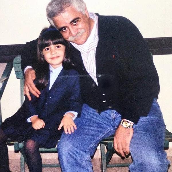Babasını kaybettiğinde 21 yaşında olan Ayşe Kırca, sosyal medya hesabından babasıyla olan fotoğraflarını paylaşmaya devam ediyor.