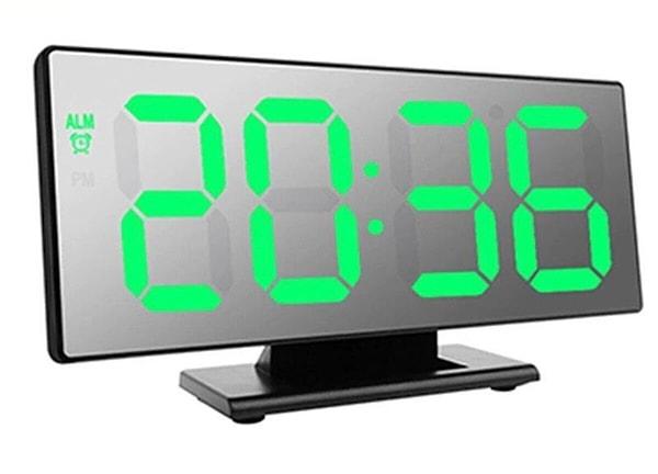 3. Dijital dekoratif masa üstü alarmlı saat.