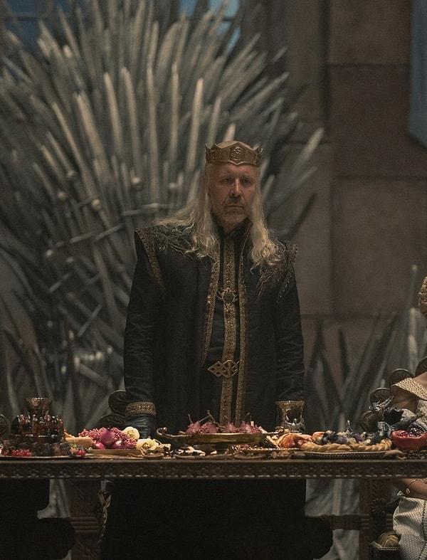 9. Paddy Considine, Viserys Targaryen'ın bedeninin bozulmasına sebep olan cüzzam hastalığından muzdarip olduğunu açıkladı.