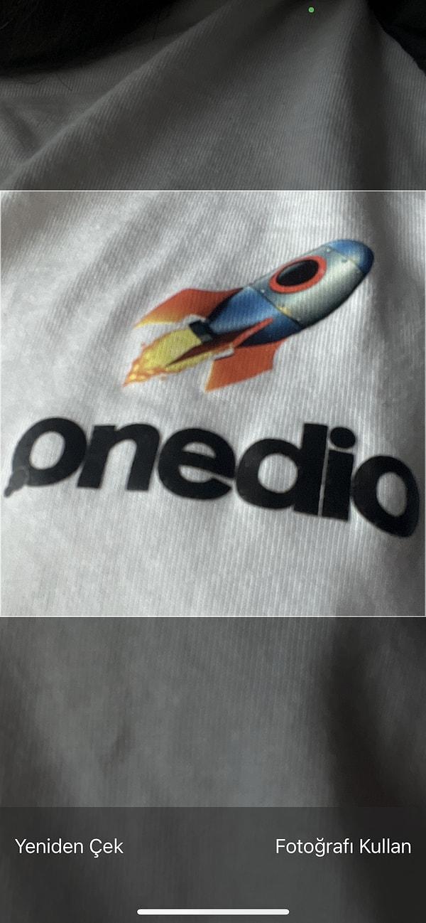 Ben fotoğraf çekmeyi tercih ettim ve Onedio uygulamamızın logosunu bu şekilde çektim.