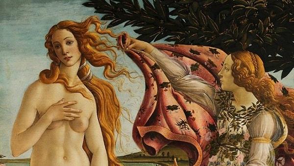 Kıyıya yaklaşan Venüs'ü giydirmek üzere resmin sağ tarafında Horai görünür.