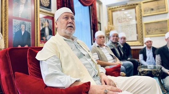 Ahmet Özhan Cerrahi Tarikatının Şeyhi Oldu