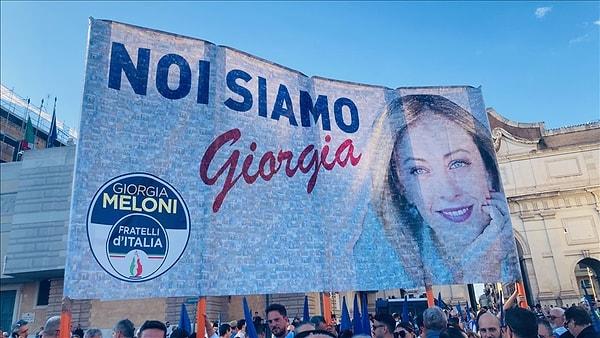 İtalyan Bakan Rosa Russo Iervolino'nun teşvik ettiği halk eğitimi reformuna karşı Meloni, protestoda yer alan öğrenci koordinasyonu Gli Antenati'yi (Atalar) kurdu.