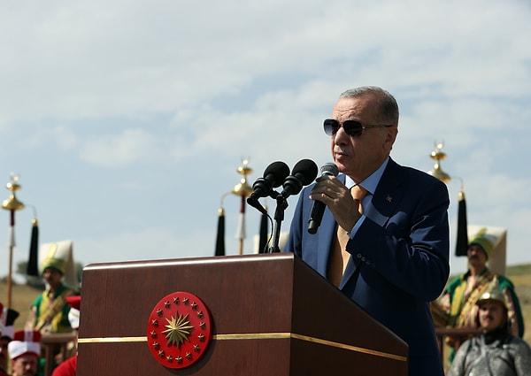 Cumhurbaşkanı Recep Tayyip Erdoğan, "Çiftçilerimiz geçmiş dönem elektrik borçlarını 5 yıla varan vadeyle ve faizsiz geri ödeme imkânıyla kapatabilecek." dedi.